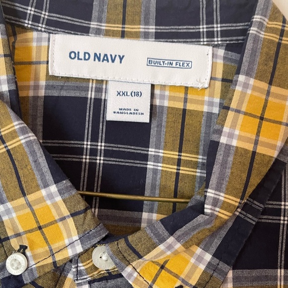 Old Navy button down checkered shirt. Short sleeve size 18 boys XXL - Picture 2 of 4